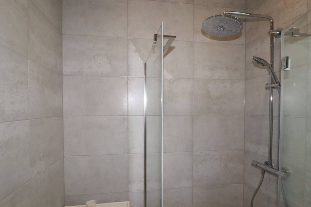 Photo of Bathroom in Crantock