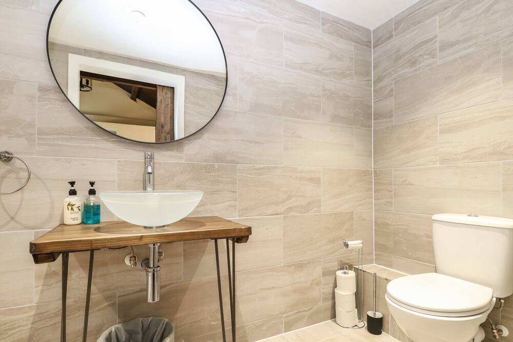 Photo of Bathroom in Aldermaston Wharf