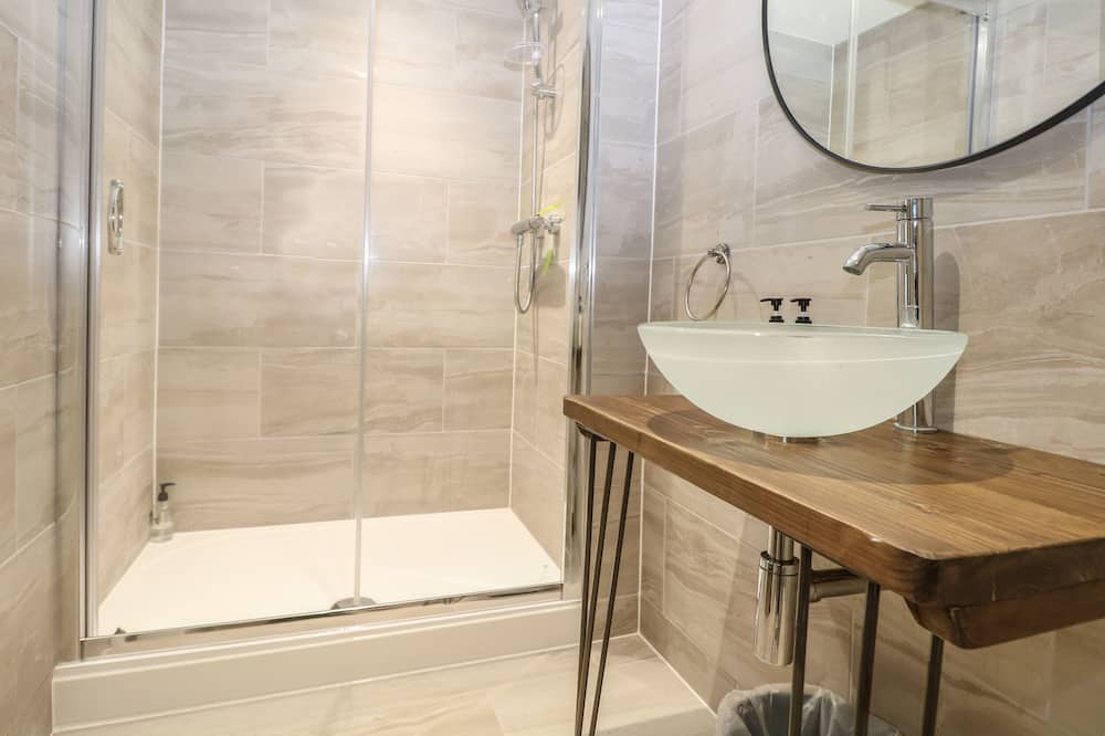 Photo of Bathroom in Aldermaston Wharf