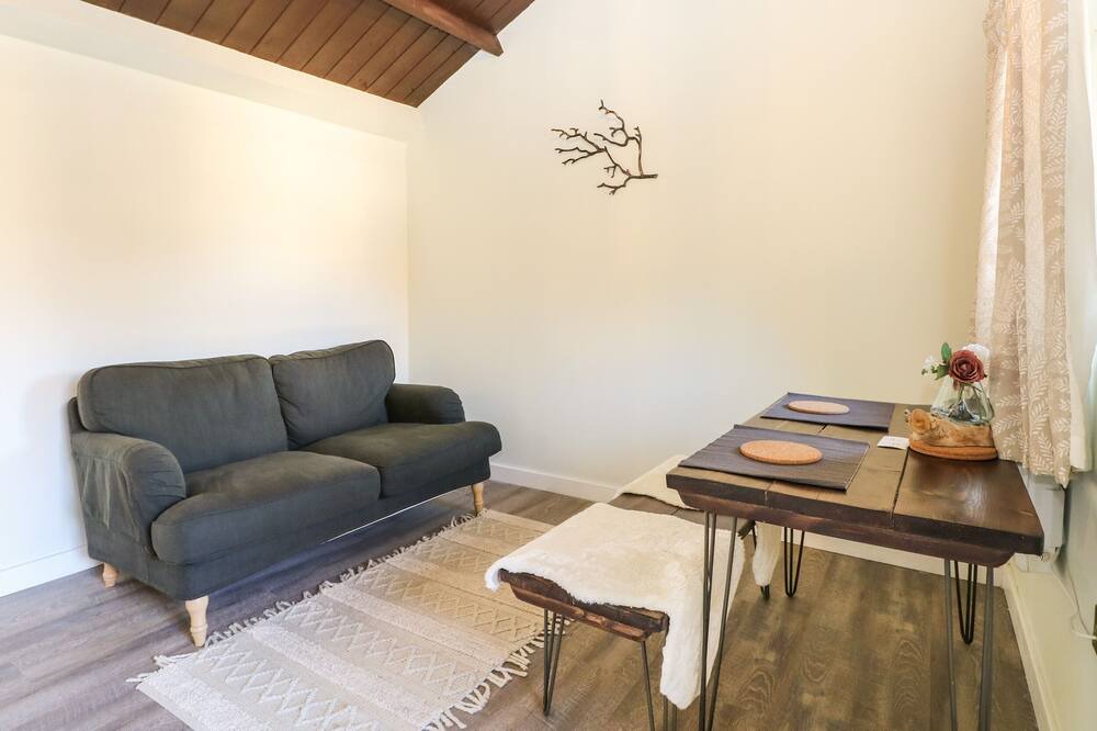 Photo of Livingroom in Aldermaston Wharf