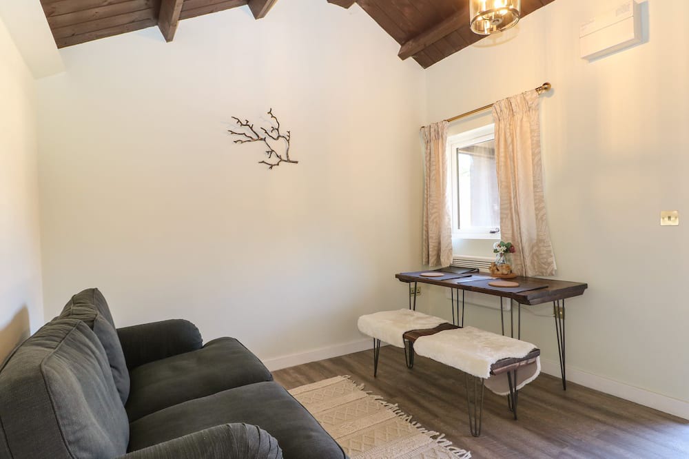 Photo of Livingroom in Aldermaston Wharf