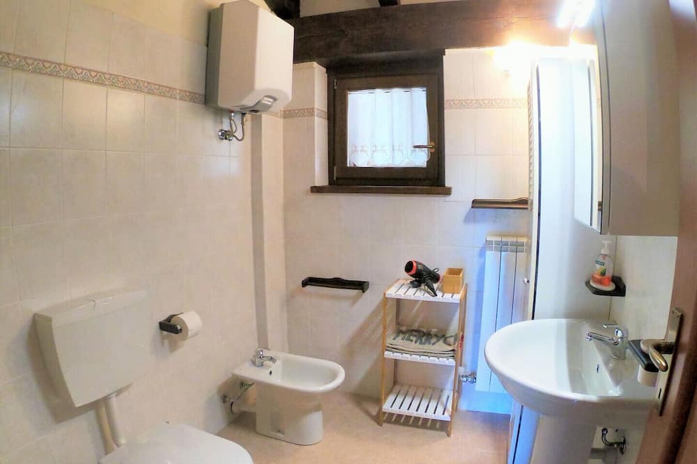 Photo of Bathroom in Periasc
