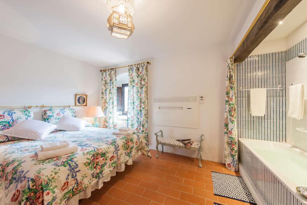 Photo of Bedroom in Twist