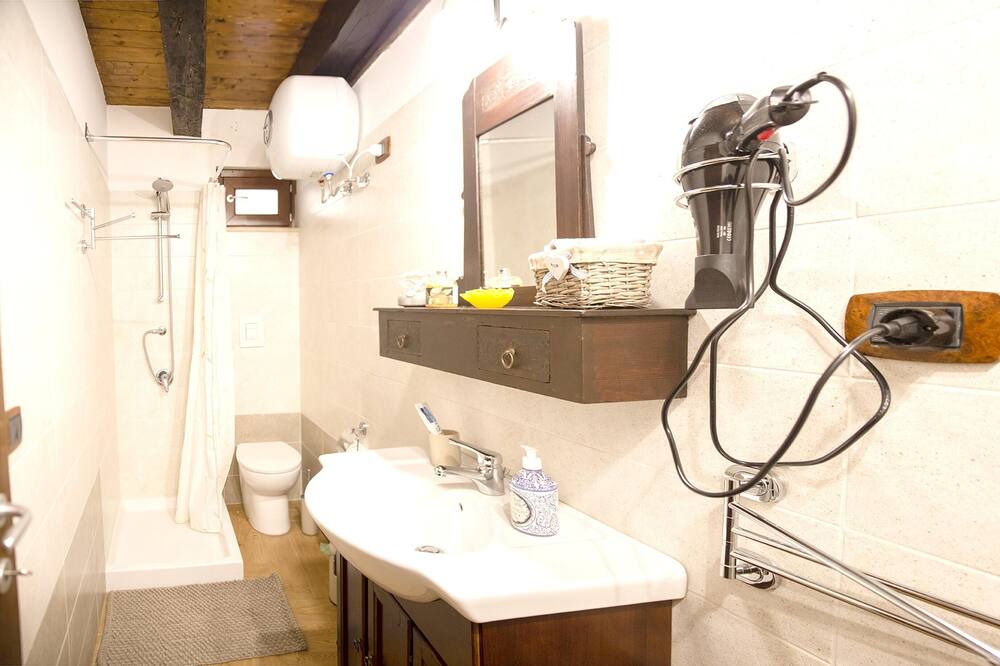 Photo of Bathroom in Arce