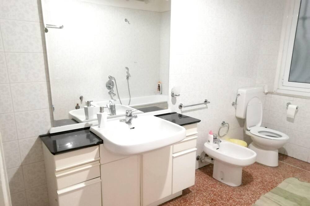Photo of Bathroom in Foce