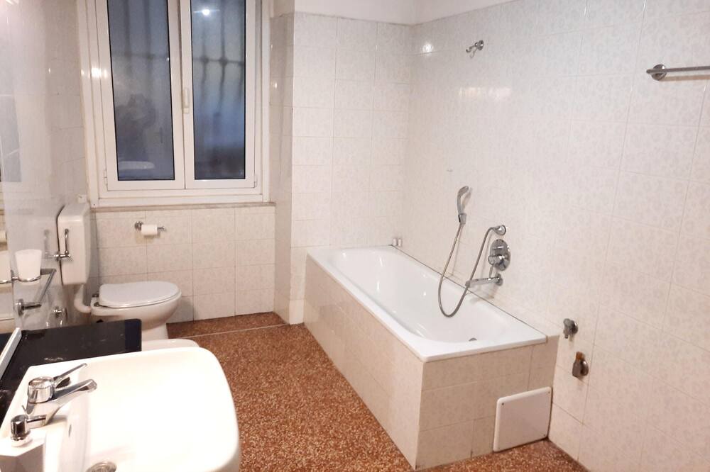 Photo of Bathroom in Foce