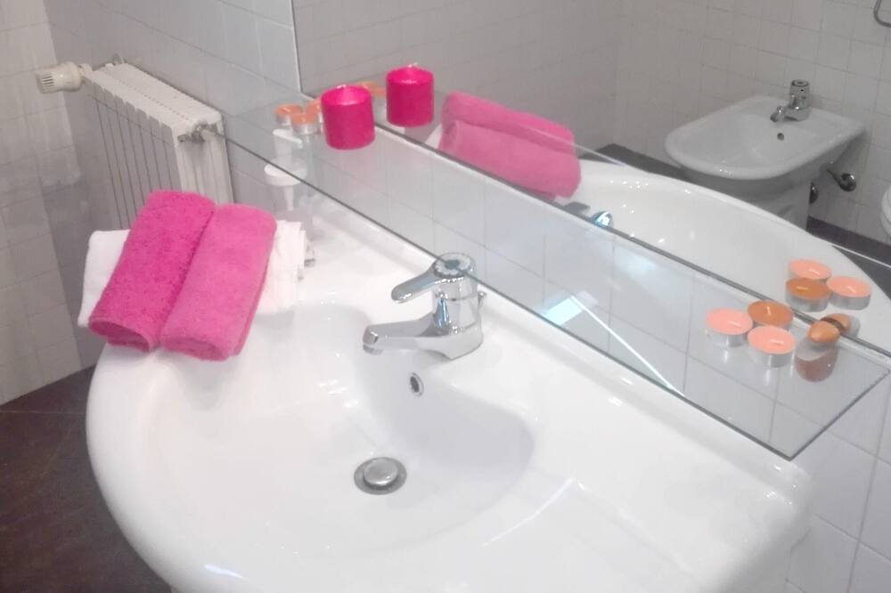 Photo of Bathroom in Sambruson