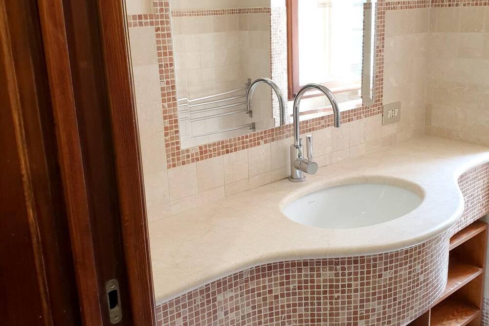 Photo of Bathroom in Montalto delle Marche