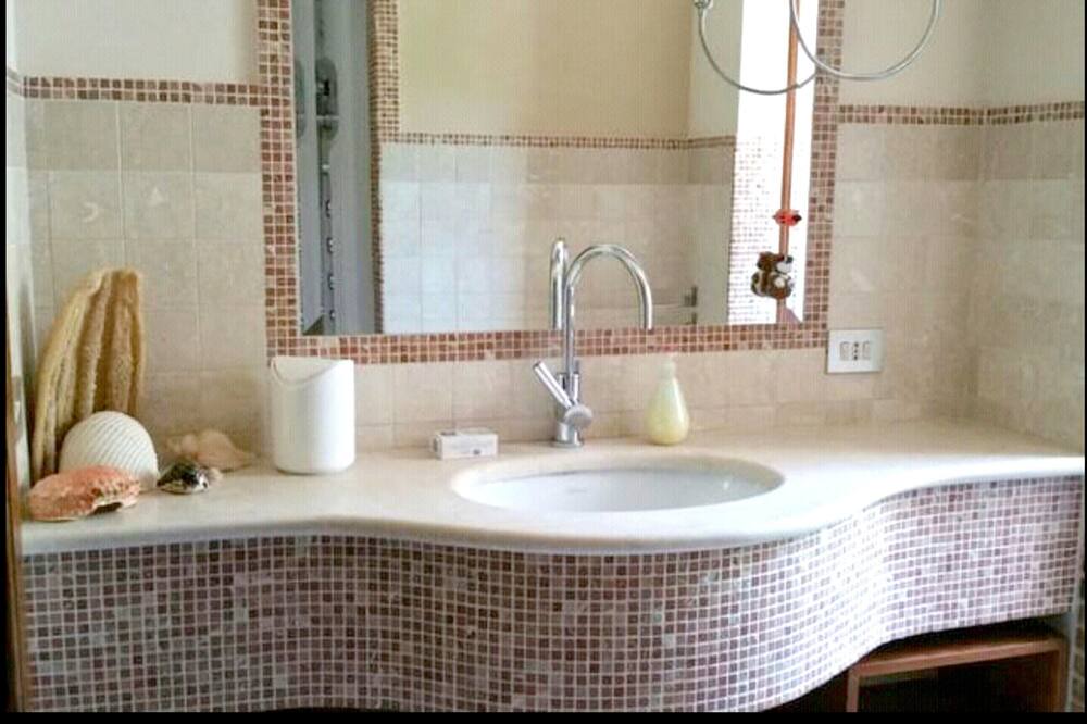 Photo of Bathroom in Montalto delle Marche