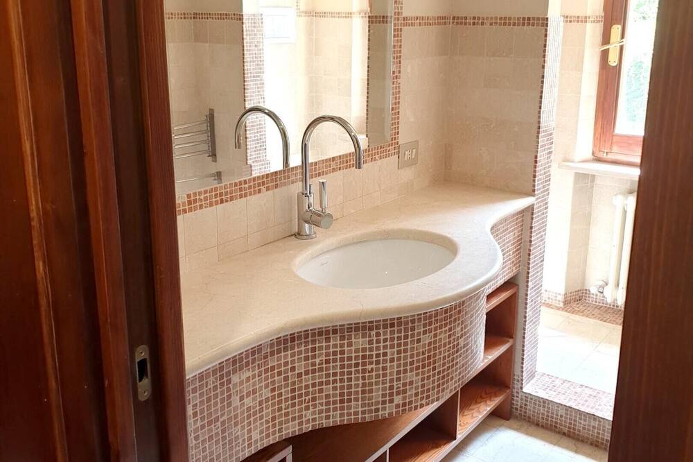 Photo of Bathroom in Montalto delle Marche