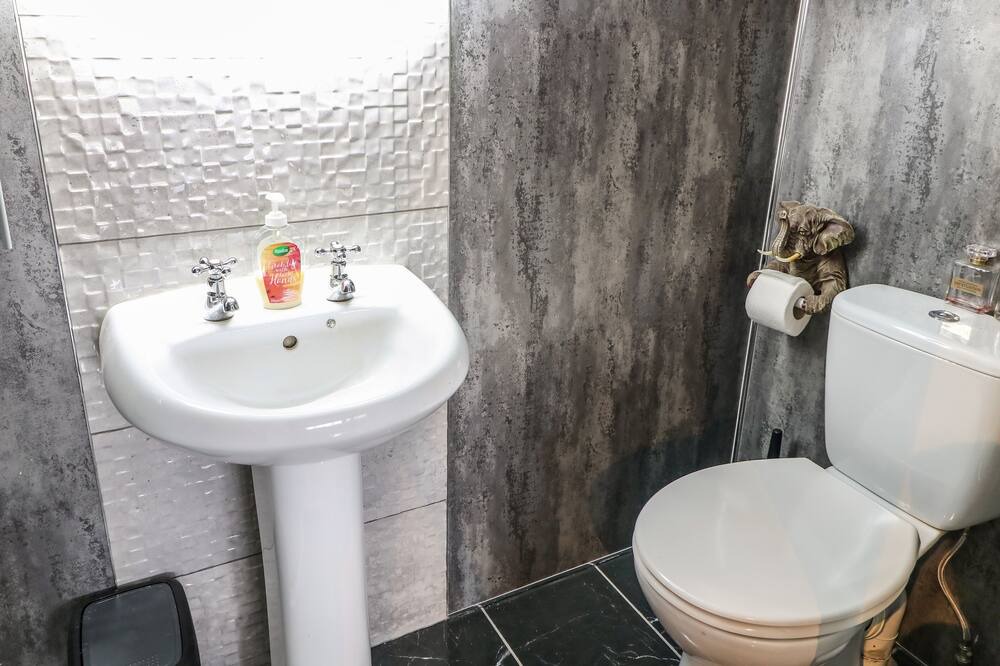 Photo of Bathroom in Castlerock