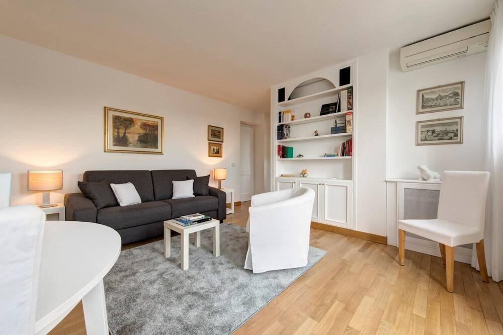 Photo of Livingroom in Quartiere XIII Aurelio