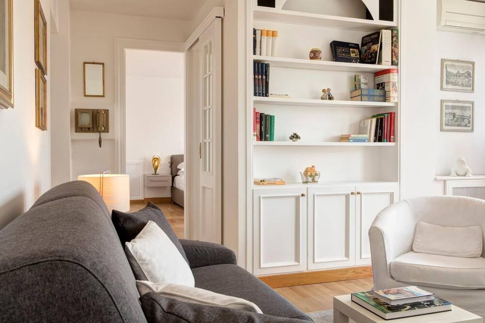 Photo of Livingroom in Quartiere XIII Aurelio