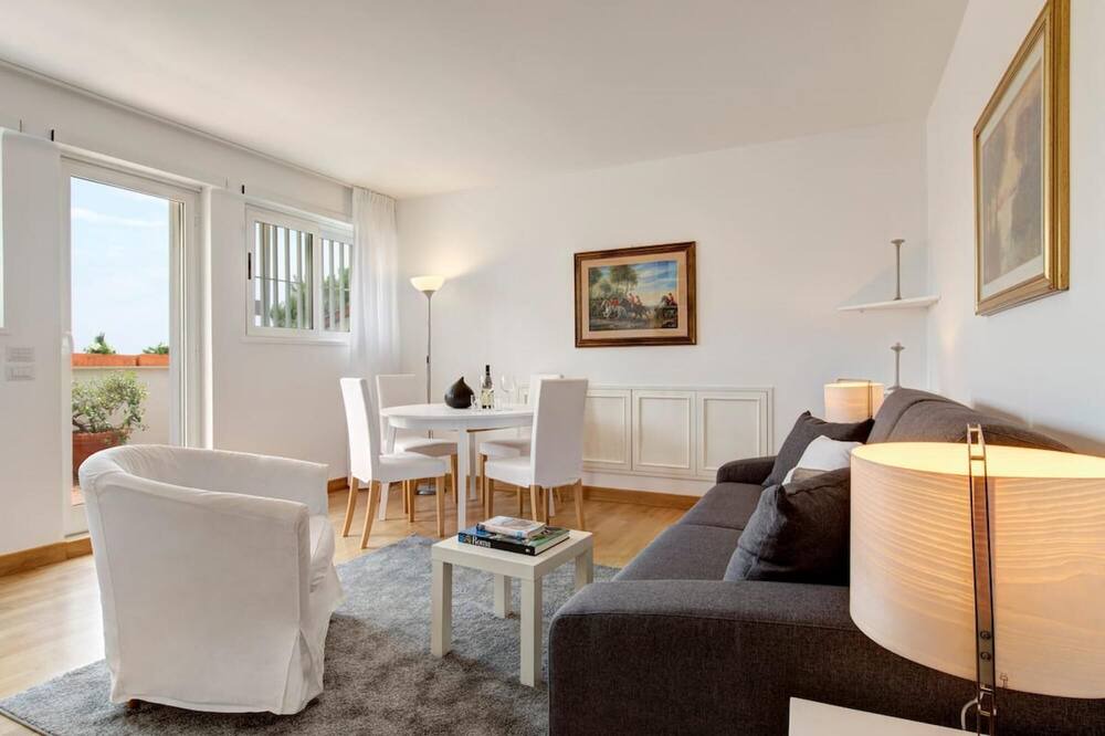 Photo of Livingroom in Quartiere XIII Aurelio