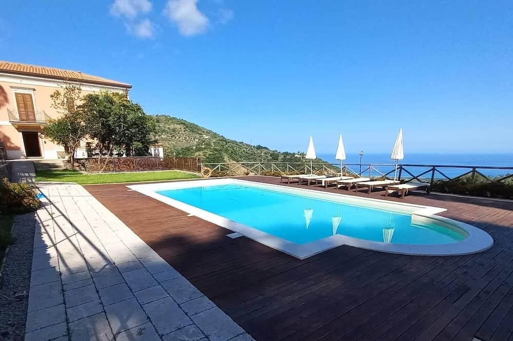 Photo of Outdoor in Capri Leone