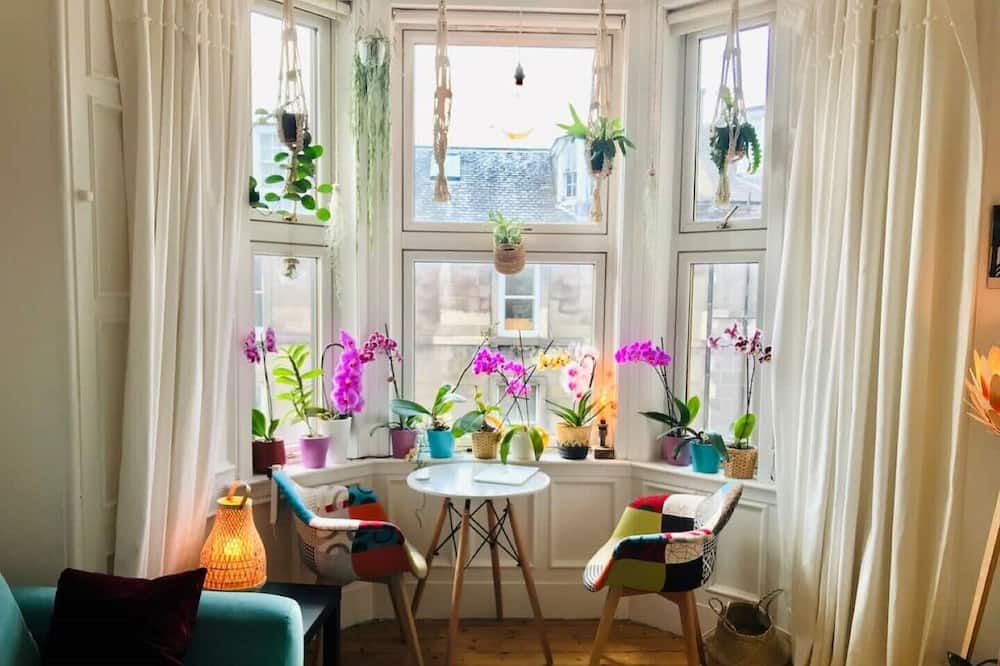 Photo of Livingroom in Newington