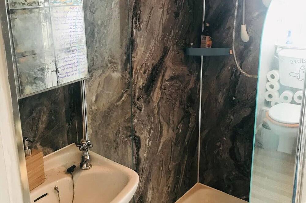 Photo of Bathroom in Newington