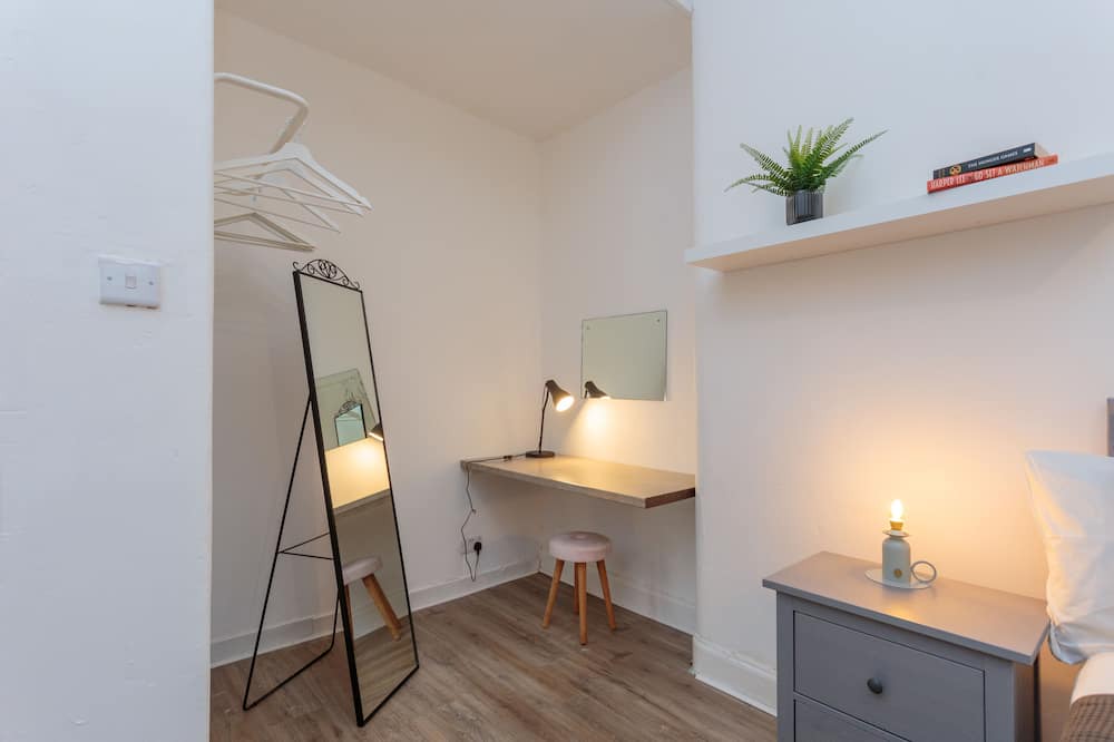 Photo of Bedroom in Newington