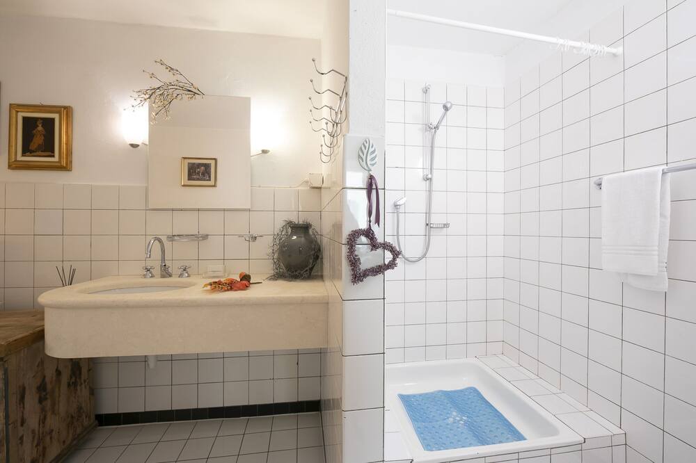 Photo of Bathroom in Croglio