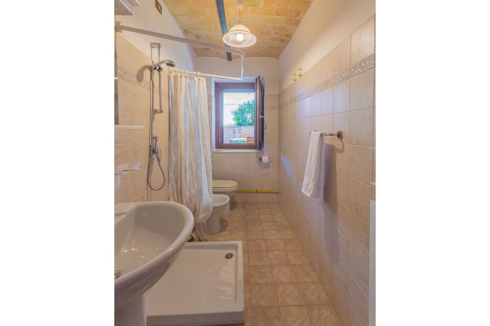 Photo of Bathroom in Crecchio