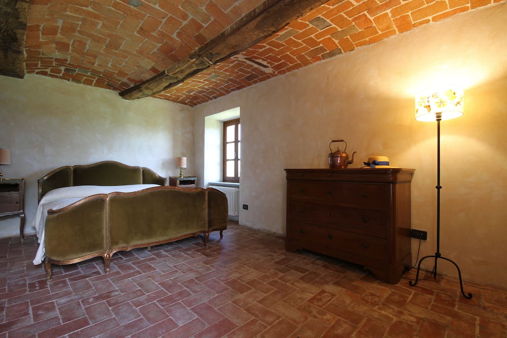 Photo of Bedroom in Santo Stefano Belbo
