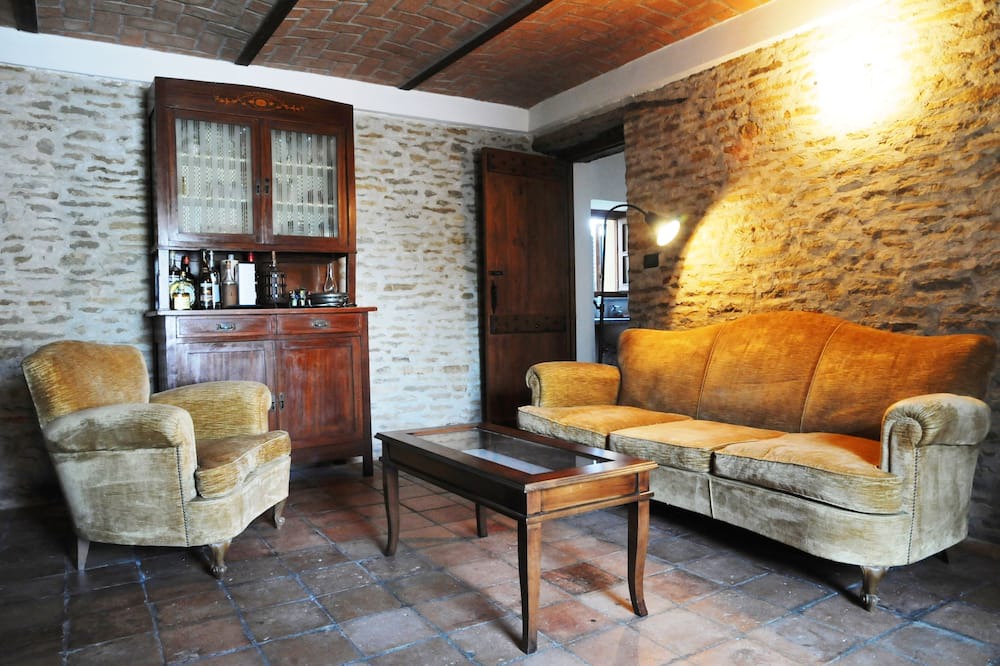 Photo of Livingroom in Santo Stefano Belbo