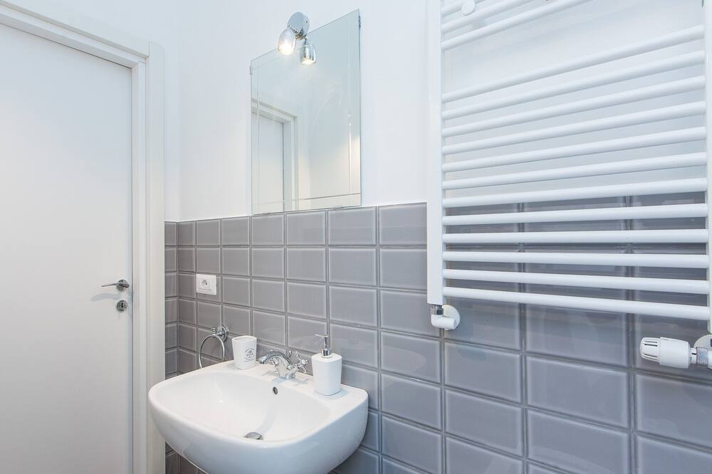 Photo of Bathroom in Esquilino