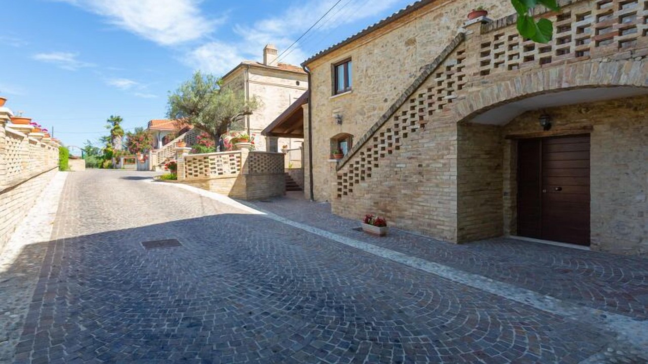 Photo of Buildings in Crecchio