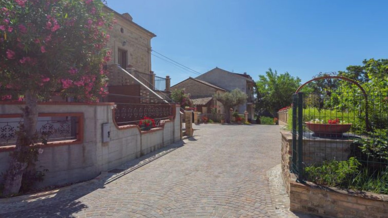 Photo of Buildings in Crecchio