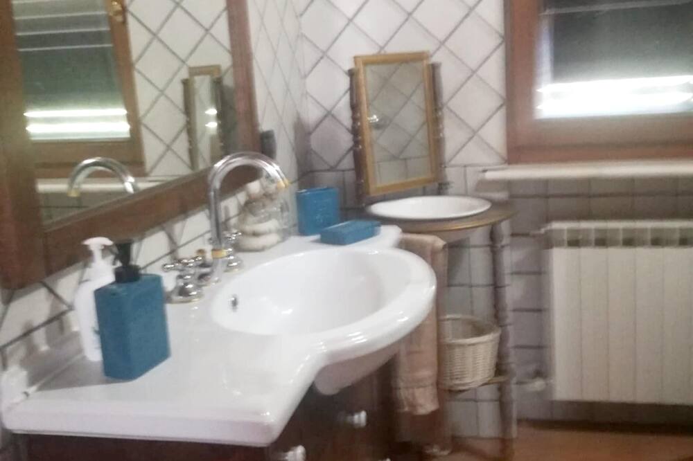 Photo of Bathroom in Tolentino