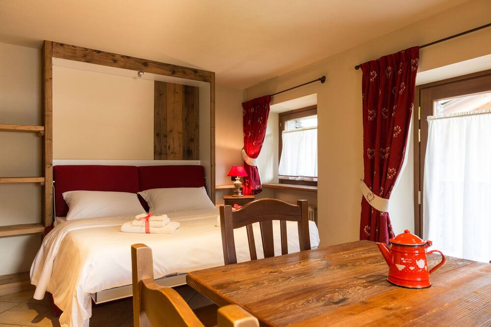Photo of Bedroom in Derby-villaret