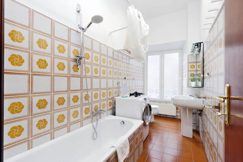 Photo of Bathroom in Esquilino