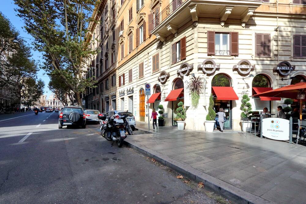 Photo of Outdoor in Esquilino