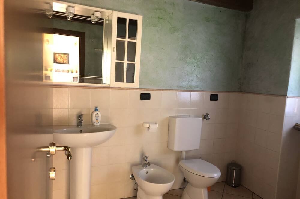 Photo of Bathroom in Saint-Pierre