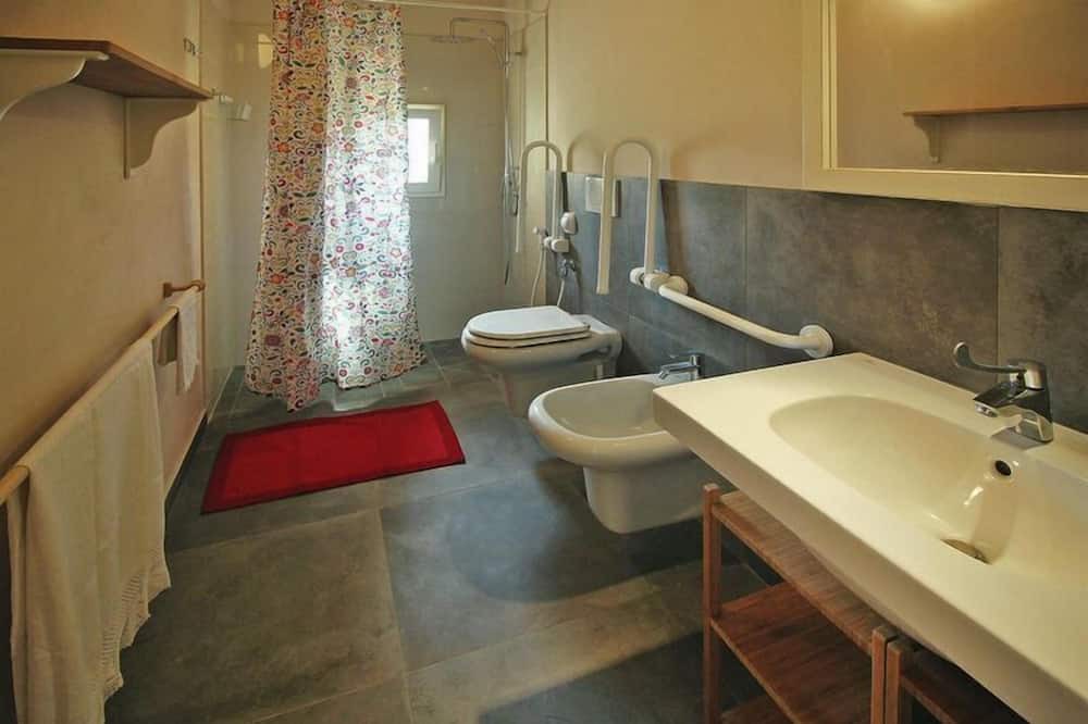 Photo of Bathroom in Collesalvetti