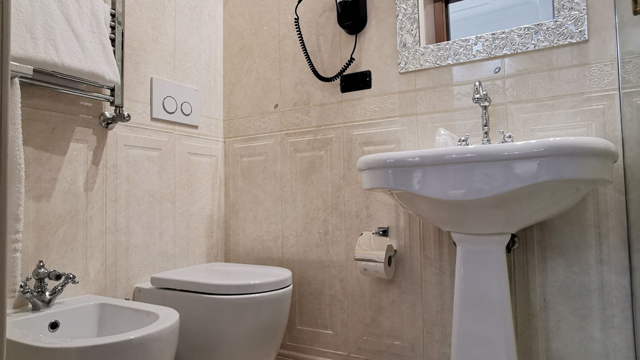 Photo of Bathroom in Esquilino