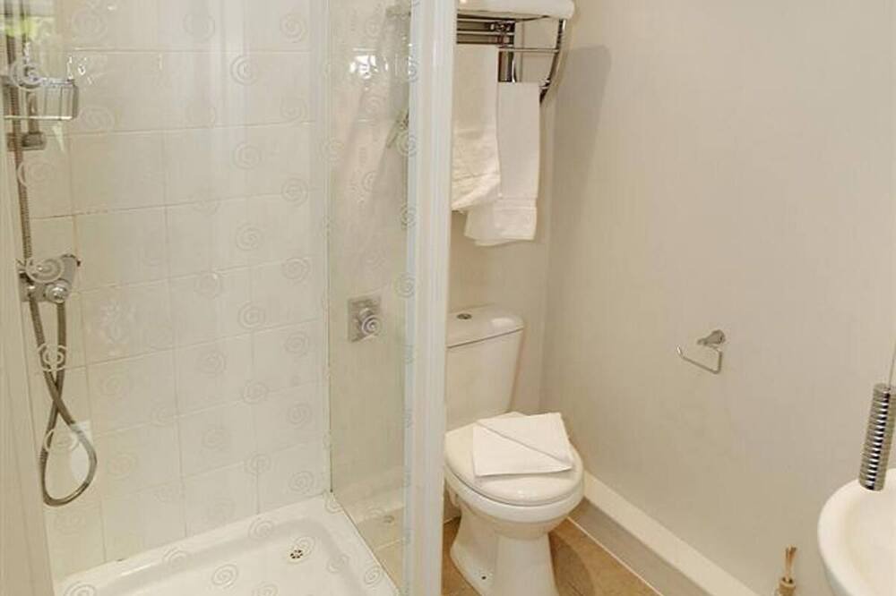 Photo of Bathroom in Crynant