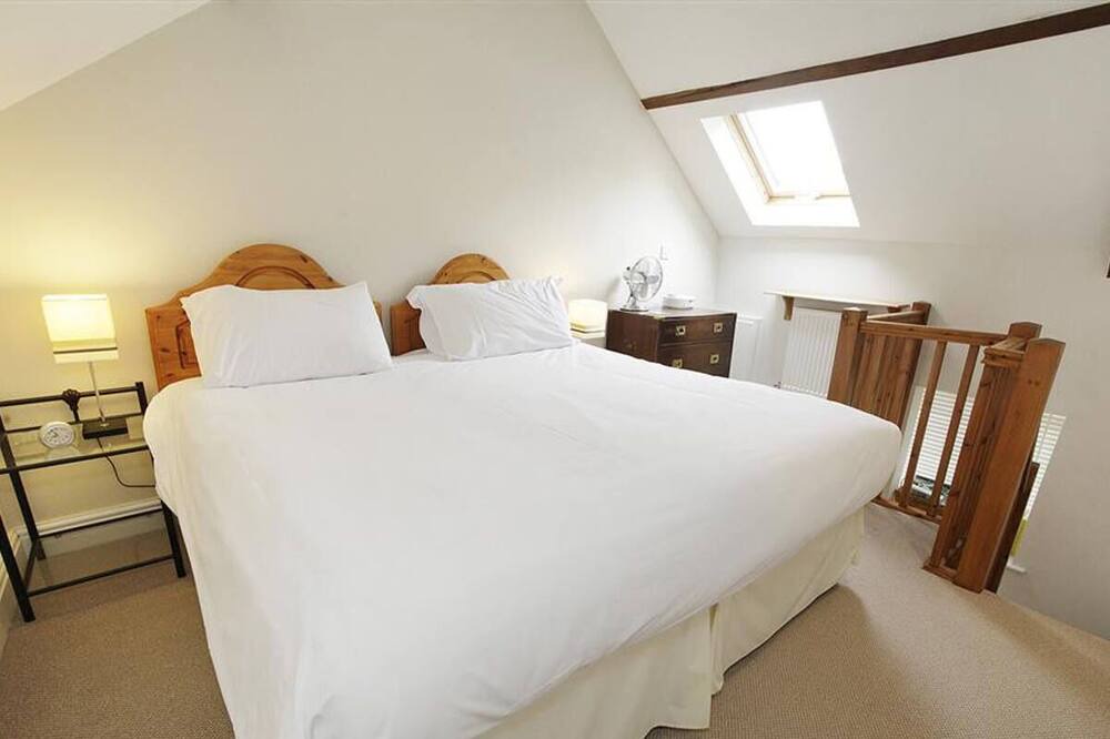 Photo of Bedroom in Crynant