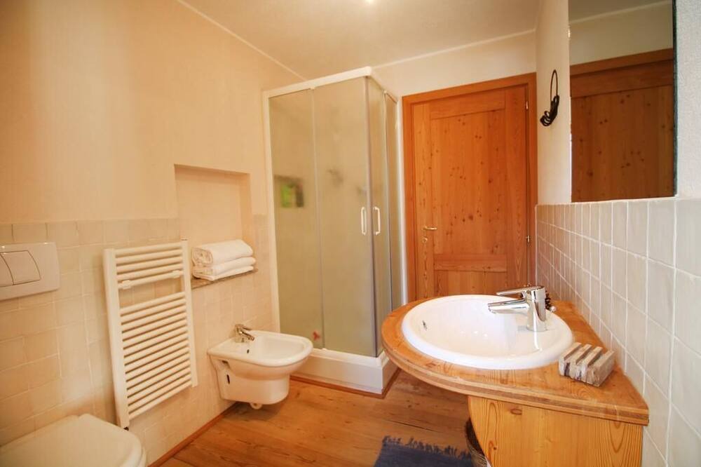 Photo of Bathroom in Gimillan