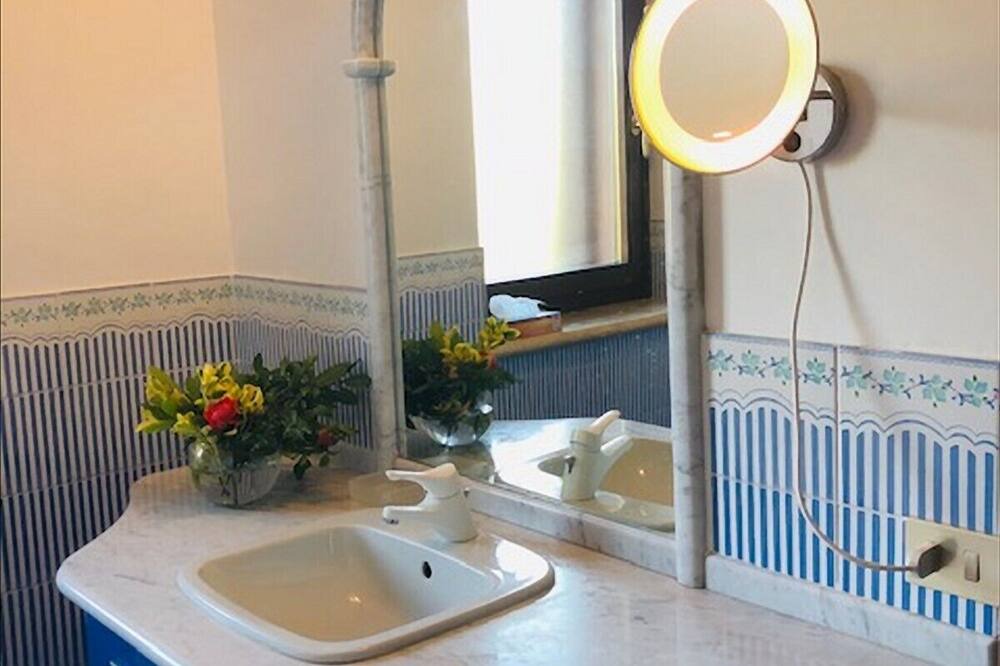 Photo of Bathroom in Cerveteri