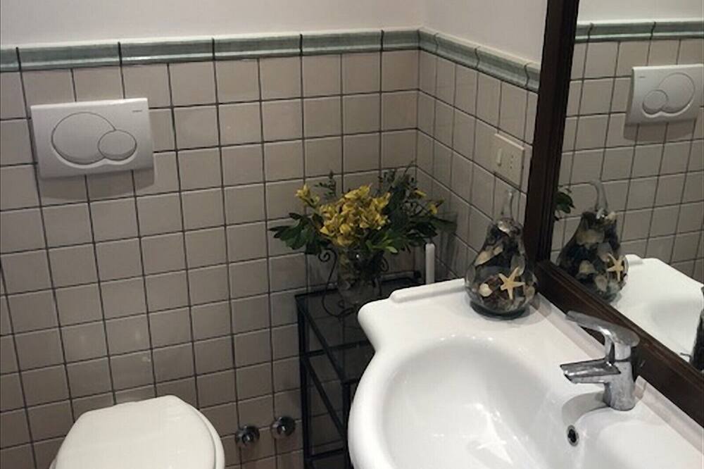 Photo of Bathroom in Cerveteri