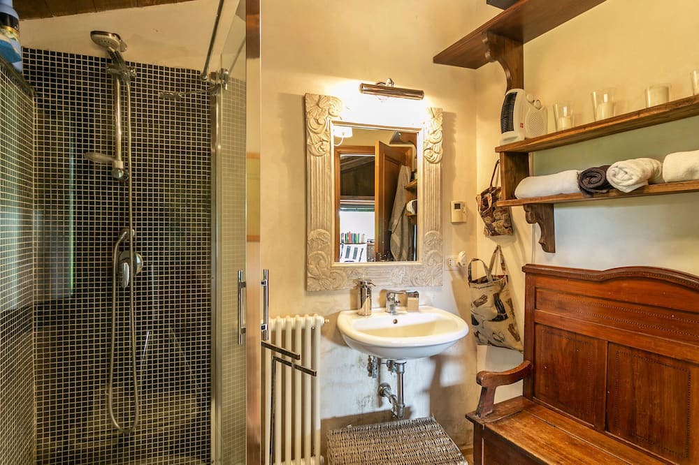 Photo of Bathroom in Nepi