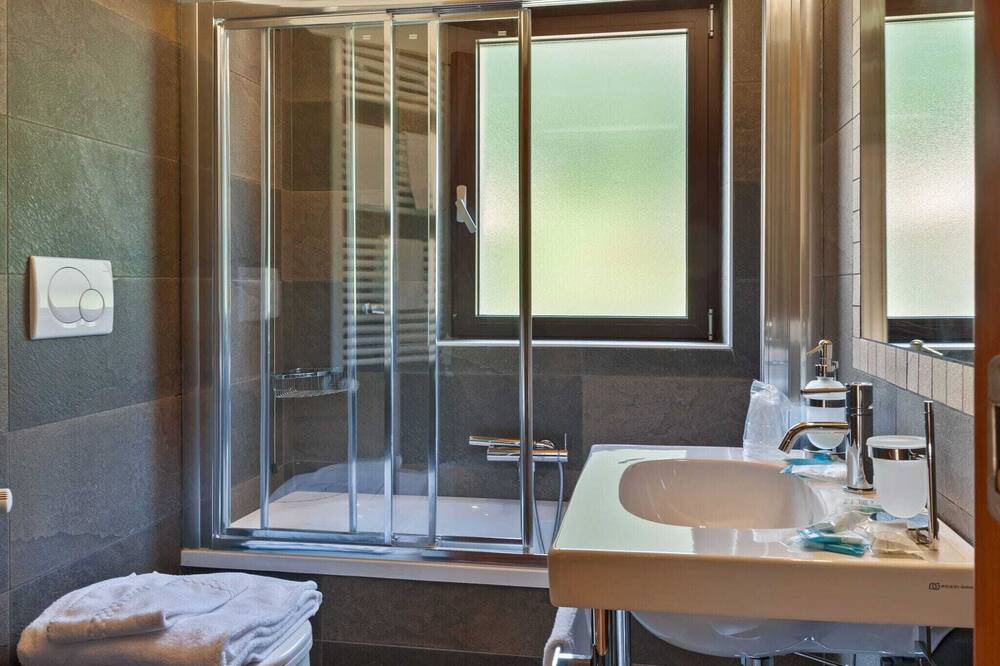 Photo of Bathroom in Villalago