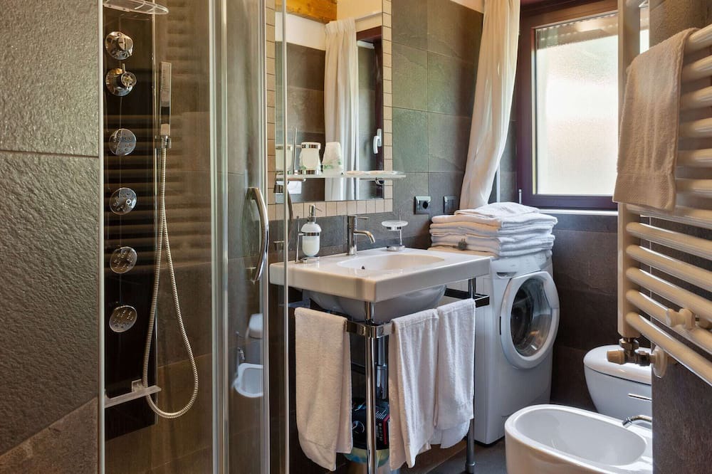 Photo of Bathroom in Villalago