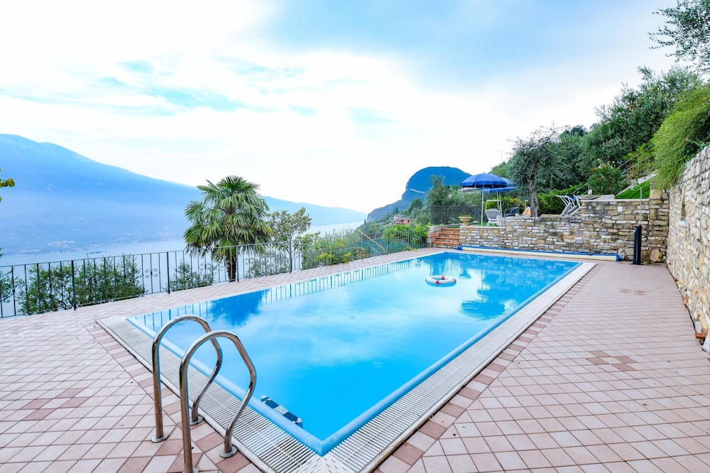 Photo of Outdoor in Arias