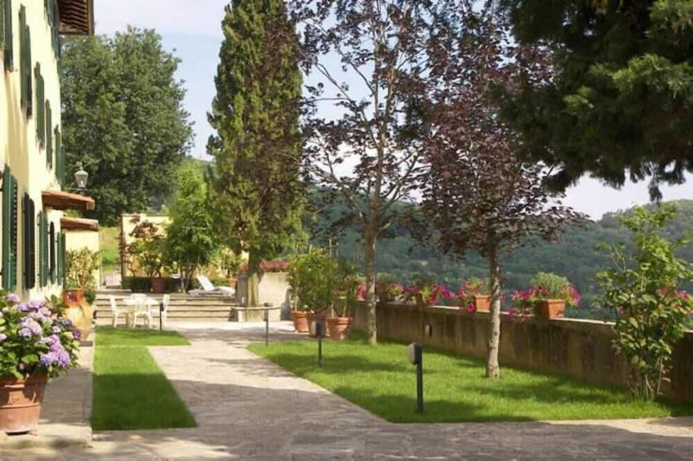 Photo of Outdoor in Saturnana
