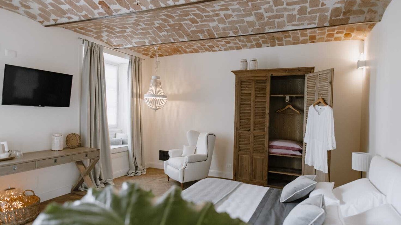 Photo of Bedroom in Mango