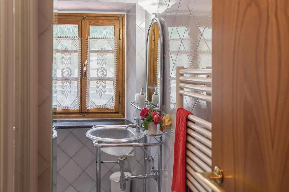Photo of Bathroom in Porrena