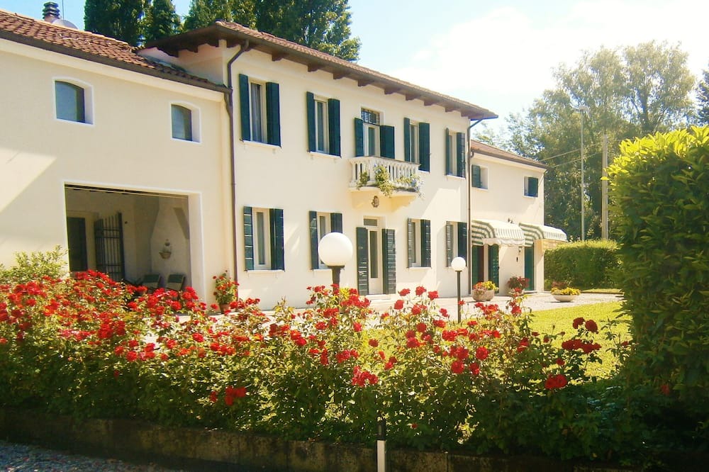 Photo of Outdoor in Peraga