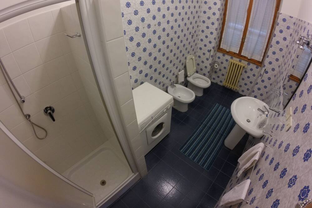 Photo of Bathroom in Suburbio VII Portuense